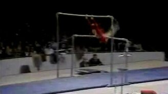 Слабый турник для девушки - смотреть видео (0:40)