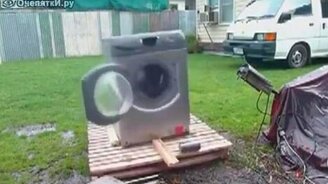 Раздолбали машинку - смотреть видео (2:55)