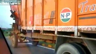 Суровый грузовик в Индии - смотреть видео (0:22)