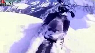 Неосторожность на снегоходе - смотреть видео (2:00)