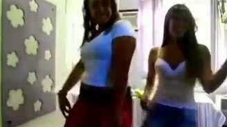 Девушки дотанцевались - смотреть видео (0:18)