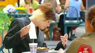 Розыгрыш с повторюшками - смотреть видео (1:34)