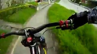 Экстремальная трасса велосипедиста - смотреть видео (2:09)