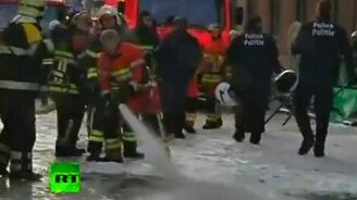 Пожарники против полиции - смотреть видео (1:24)