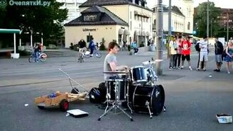 Фанатичный барабанщик - смотреть видео (4:00)