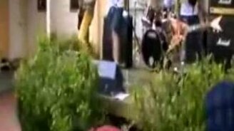 Падение с крыльца - смотреть видео (0:37)