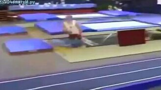 Вот это эквилибрист - смотреть видео (0:44)