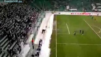 Снежная атака фанатов - смотреть видео (0:27)