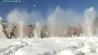 Необычная тренировка солдат - смотреть видео (1:44)