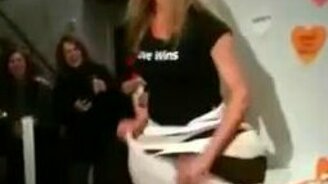 Одела на себя 250 трусов - смотреть видео (0:54)