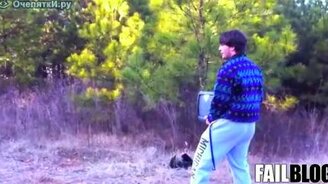 Бейсбольной битой по телевизору - смотреть видео (0:47)