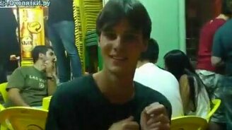 Анатомические способности у парня - смотреть видео (2:05)