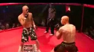 Комичный нокаут - смотреть видео (0:46)