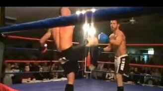 Кикбоксер самоликвидировался - смотреть видео (0:17)