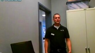 Внезапно поймал ртом виноградинку - смотреть видео (0:14)