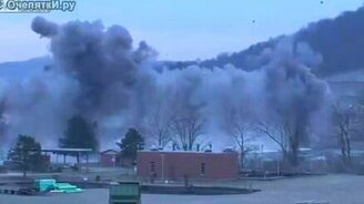 Эффектно снесли мост - смотреть видео (1:27)