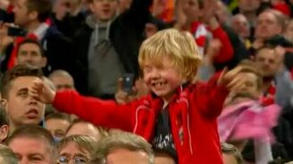 Фанат-членовредитель - смотреть видео (0:12)