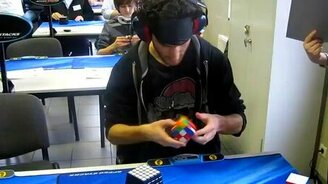 Собрал кубик Рубика вслепую - смотреть видео (1:02)