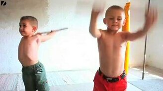 Маленькие румынские атлеты - смотреть видео (1:24)