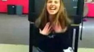 Докривлялась перед камерой - смотреть видео (0:54)