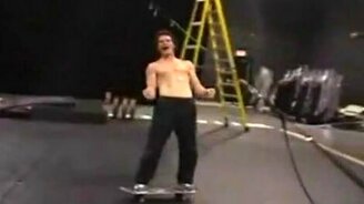 Сальто на скейте - смотреть видео (0:45)