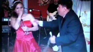 Неверно открыл шампанское - смотреть видео (0:29)