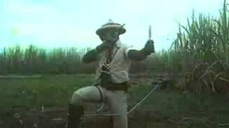 Одной пулей уложил двоих - смотреть видео (0:16)