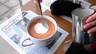 Герои комиксов в чашке кофе - смотреть видео (0:55)