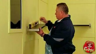 Розыгрыш с кривой полкой - смотреть видео (1:34)