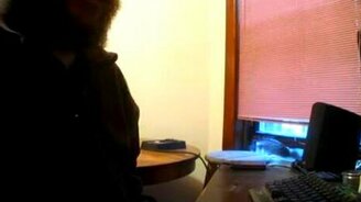 Ловкая белка-воровка - смотреть видео (0:19)