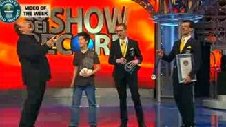 Рекорд по заднему жонглированию - смотреть видео (1:51)