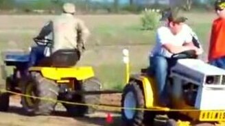 Трактор против трактора - смотреть видео (0:13)