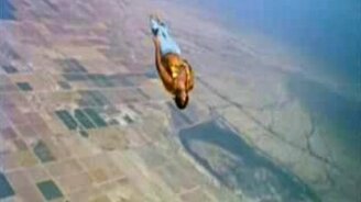 Йог в свободном падении - смотреть видео (2:52)