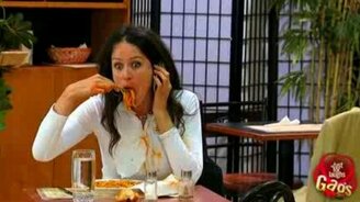 Милая девушка ест, как свинья - смотреть видео (1:21)