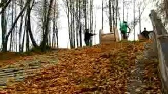 Катание в катушке с горы - смотреть видео (1:30)