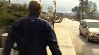 Невнимательность журналиста - смотреть видео (0:41)