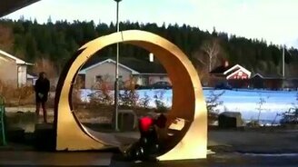 Хлипкая мёртвая петля - смотреть видео (0:36)