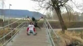 Команда по паркуру - смотреть видео (0:28)