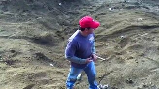 Безбашенный фотограф на гонках - смотреть видео (0:42)