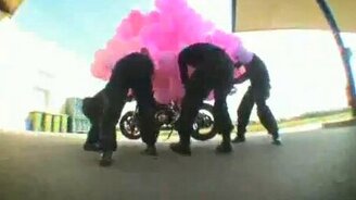 Разыграли байкера по-жёсткому - смотреть видео (1:41)