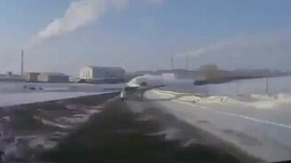 Чистка снега по-русски - смотреть видео (0:31)