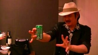 Трюк с железной банкой газировки - смотреть видео (1:13)