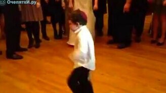 Маленький танцор на свадьбе - смотреть видео (2:01)