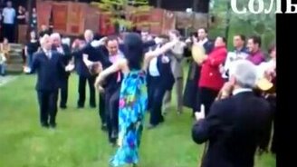 Танцующие политики - смотреть видео (1:32)