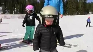 Заснул на лыжах - смотреть видео (0:55)