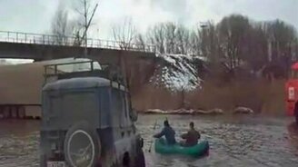 Рыбаки - они и на дороге рыбаки - смотреть видео (1:56)