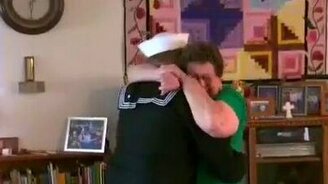 Неожиданное возвращение домой - смотреть видео (1:02)