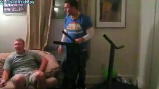 Красиво упал на дорожке - смотреть видео (0:46)