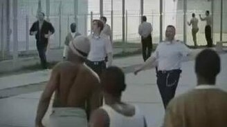 Как не надо себя вести в тюрьме - смотреть видео (1:11)