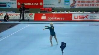 86-летняя гимнастка - смотреть видео (1:18)